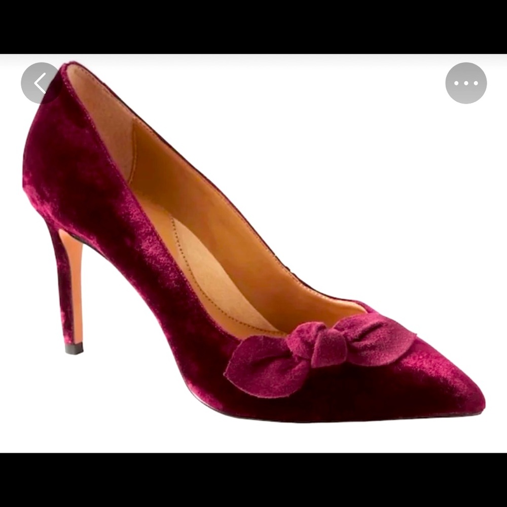 Banana Republic velvet bow heels. Size 7
